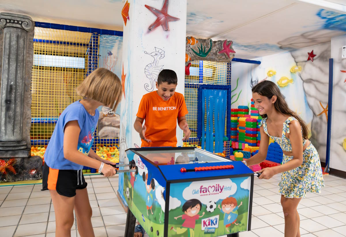 media.Buoni Motivi Playground Sala Giochi per bambini al Club Family Hotel Residence Costa dei Pini Pinarella di Cervia