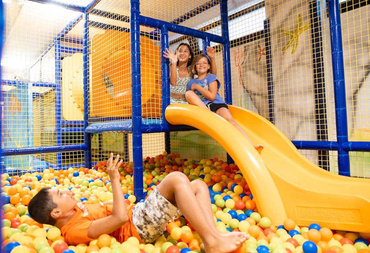 media.Buoni Motivi Playground Sala Giochi per bambini al Club Family Hotel Residence Costa dei Pini Pinarella di Cervia