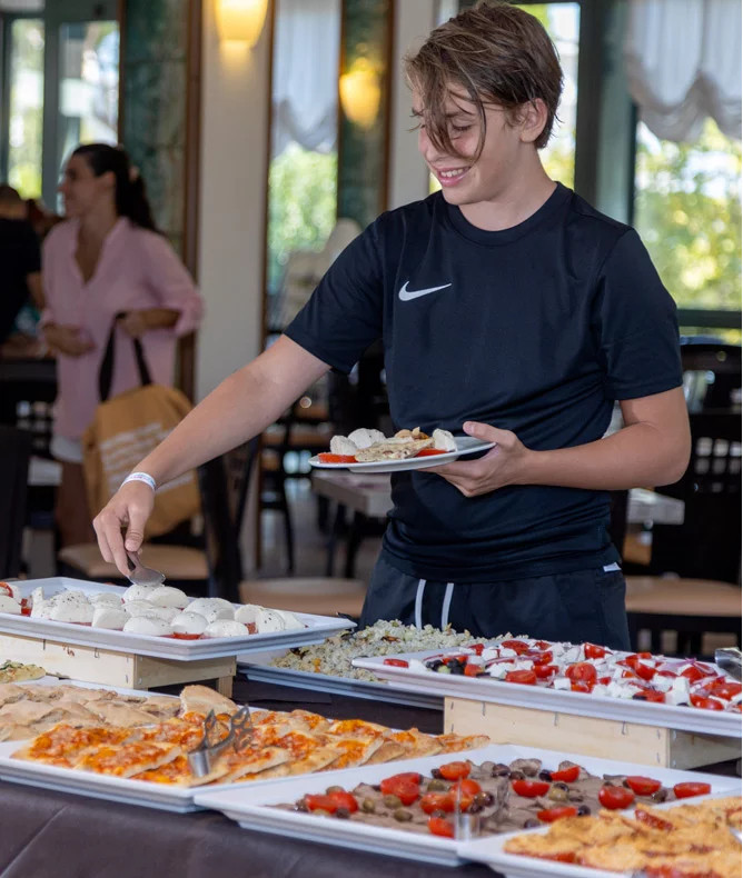 media.Gallery-Dine-Around 2