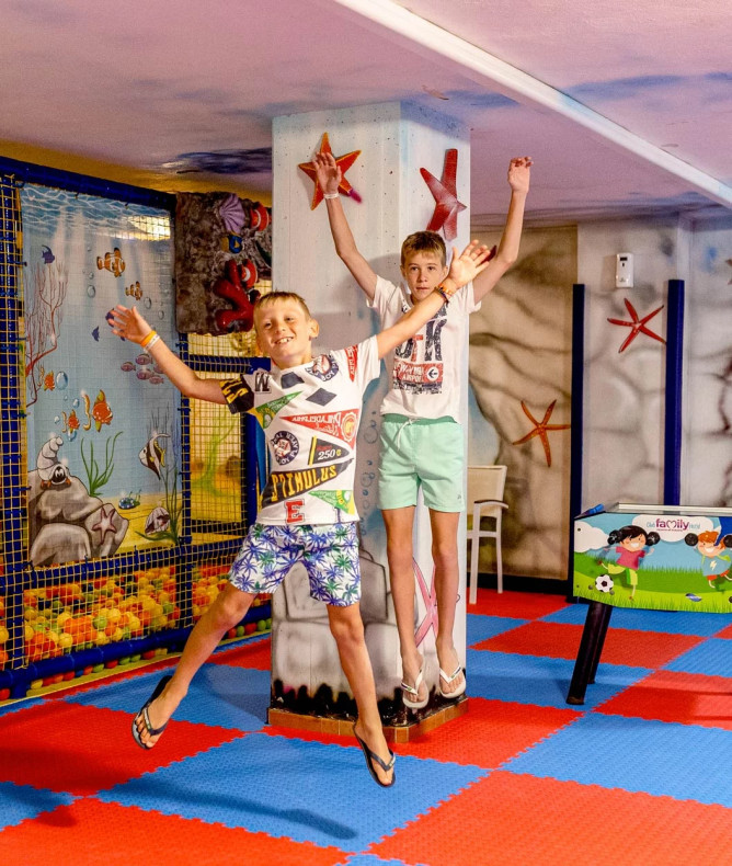 media.Slide-Kids-world-CFH-Costa-dei-Pini-Cervia