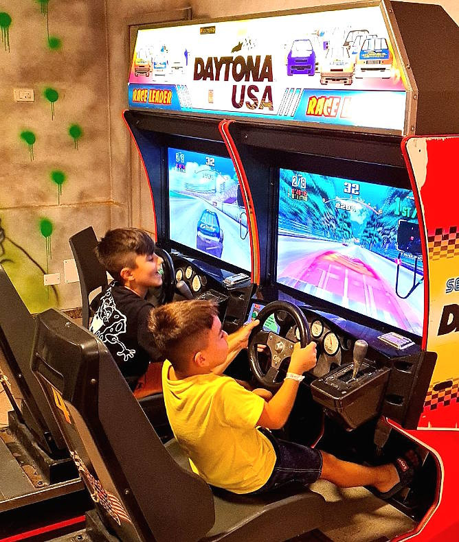 media.arcade_games_room_family_aparthotel_pinarella_di_cervia_con_sala_giochi_interna_gallery_1