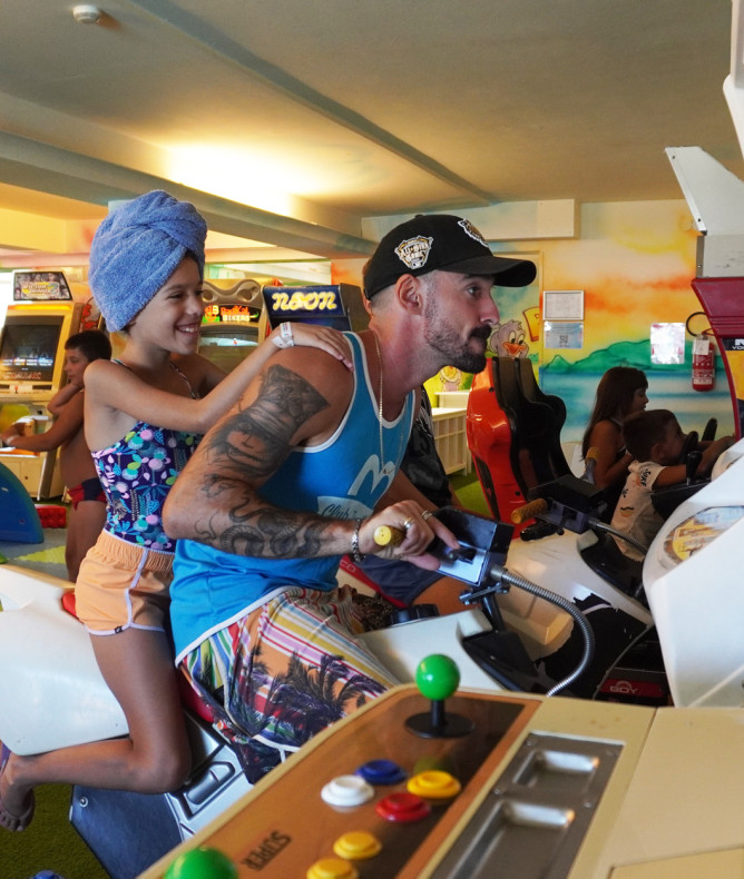 media.arcade_games_cfh_2