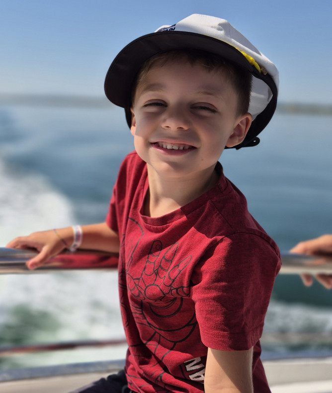 media.Slide-FamilyBoat_CFH