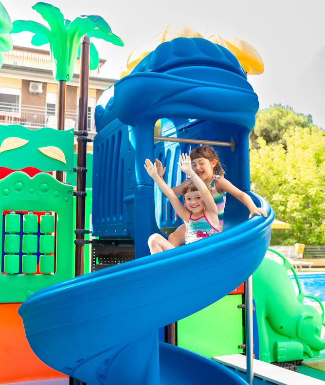 media.Gallery 1 baby acquascivoli per bambini in piscina al Club Family Hotel Residence Costa dei Pini Pinarella di Cervia