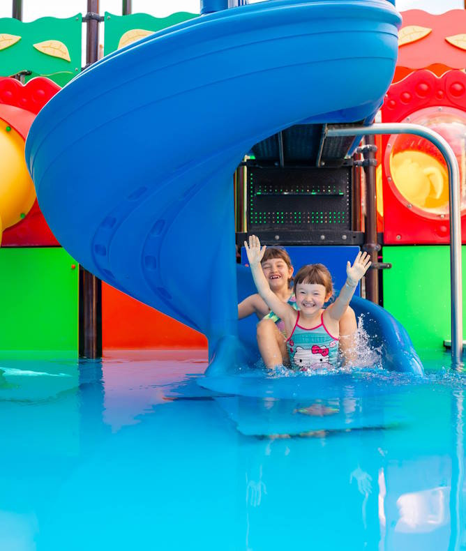 media.Gallery 2 baby acquascivoli per bambini in piscina al Club Family Hotel Residence Costa dei Pini Pinarella di Cervia