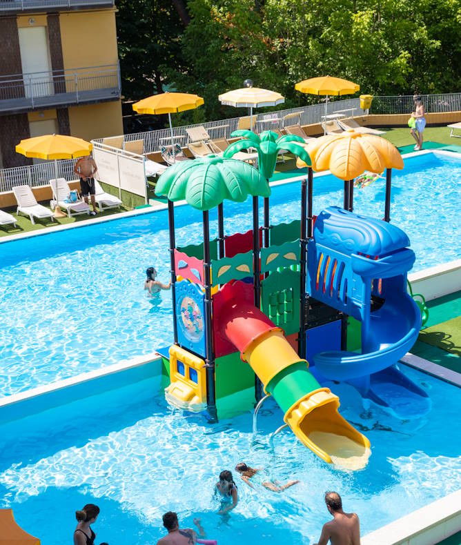 media.Gallery 3 piscina al Club Family Hotel Residence Costa dei Pini Pinarella di Cervia