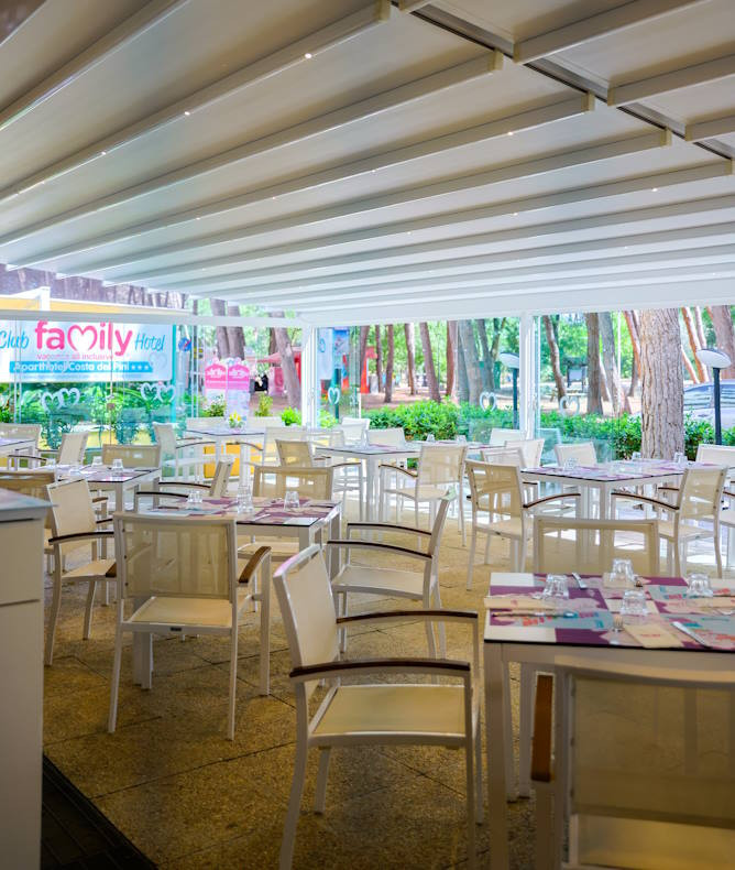 media.Gallery 1 Ristorante tavoli esterni Club Family Hotel Residence Costa dei Pini Pinarella di Cervia