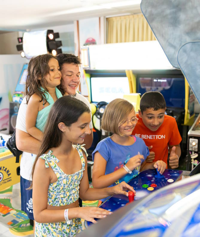 media.Gallery Arcade 2 Sala Giochi per grandi e bambini al Club Family Hotel Residence Costa dei Pini Pinarella di Cervia