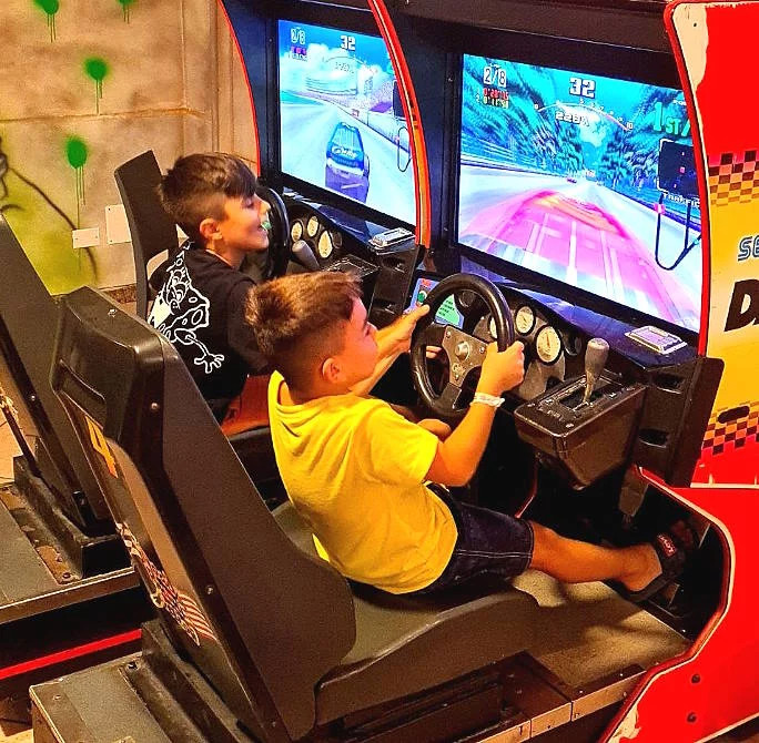 media.arcade_games_room_family_aparthotel_pinarella_di_cervia_con_sala_giochi_interna_servizi